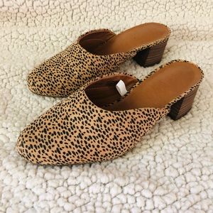 Universal Thread Goods Co. Ladies Sz 7 animal print shoe.
